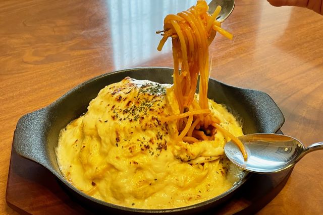 江別太田ファーム卵の焼きチーズオムナポリタン
