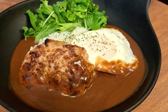 余市北島豚１００％の手作りハンバーグカレー