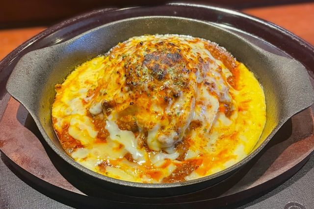 越治のミートチーズオムライス